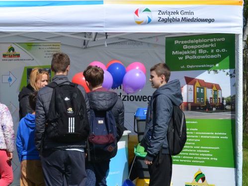 Uczniowie szkół z gminy Polkowice w miniony piątek wzięli udział w spotkaniu geocachingowym