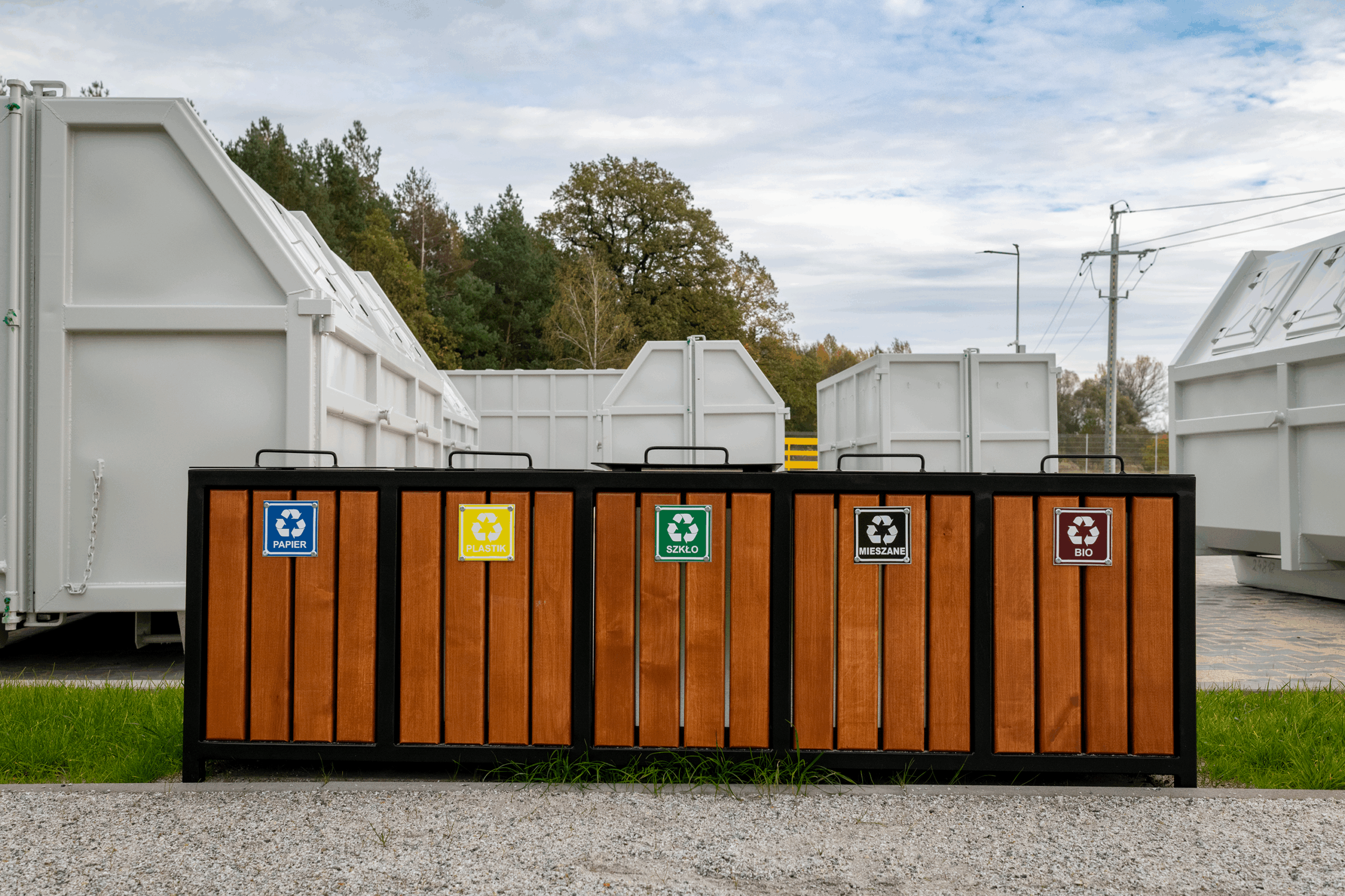 _DSC1696 pojemniki do segregacji