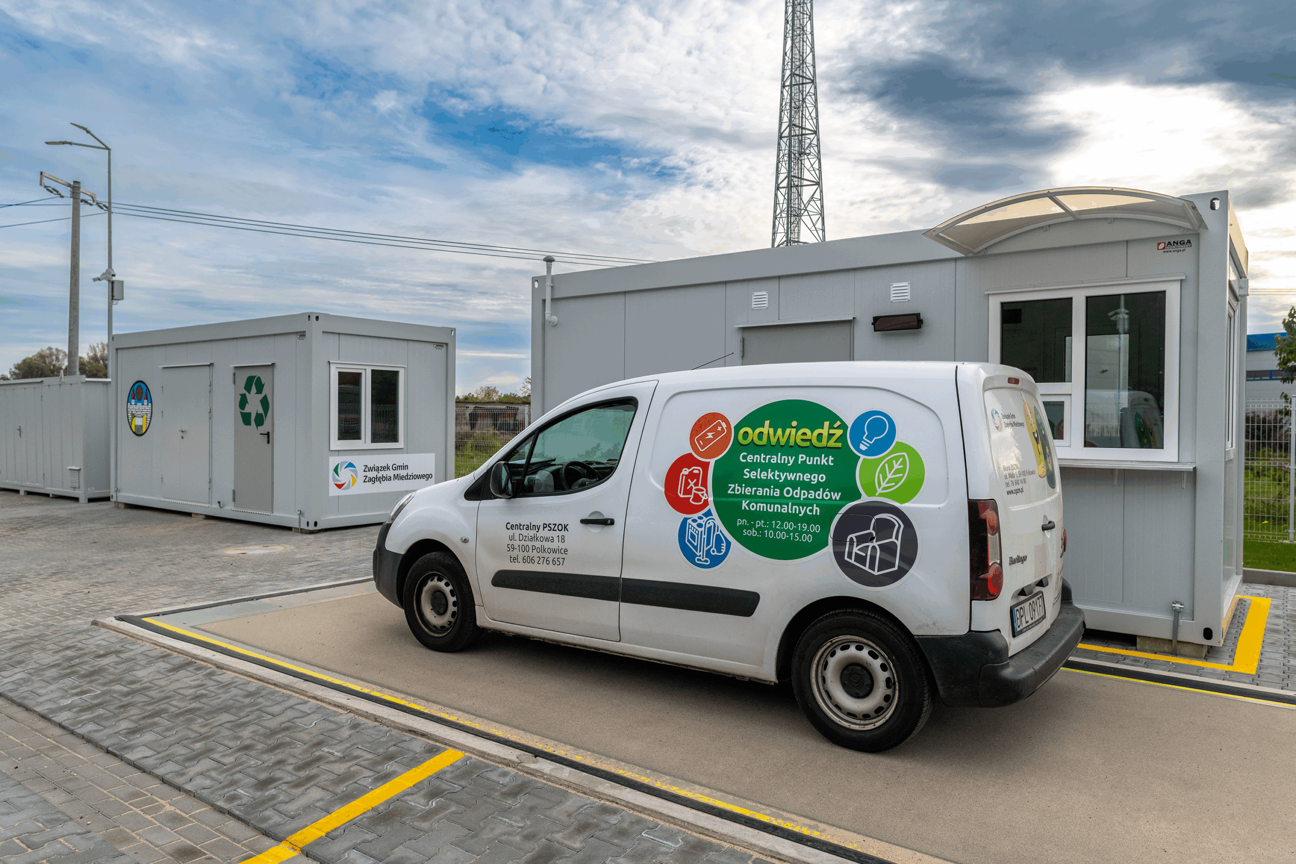 _DSC1759 kontener socjalny i auto