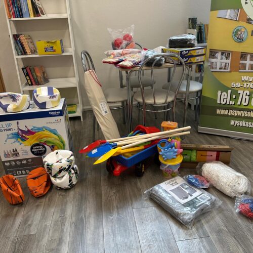 wręczenie nagród za zbiórkę elektroodpadów w szkołach