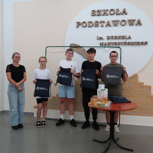 wręczenie nagród za zbiórkę elektroodpadów w szkołach