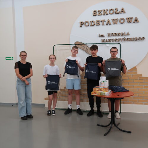 wręczenie nagród za zbiórkę elektroodpadów w szkołach