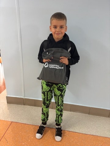 wręczenie nagród za zbiórkę elektroodpadów w szkołach